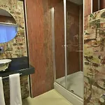 Adamel فندق