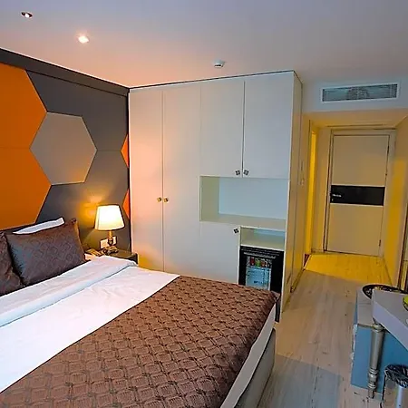 Adamel Hotel 4*