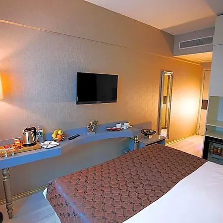 Adamel Hotel 4*