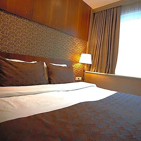 Adamel Hotel
