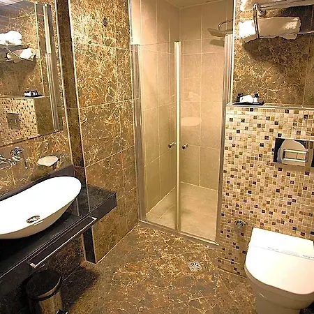 Adamel Hotel 4*