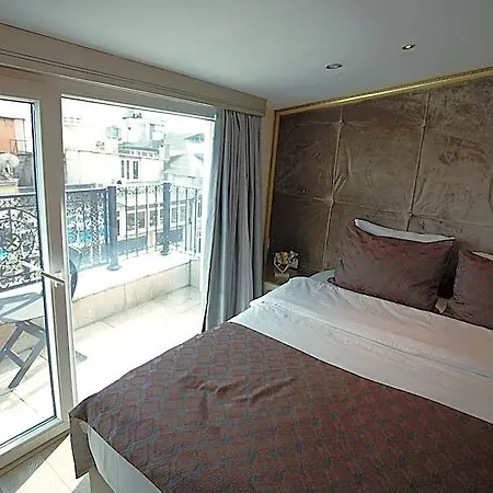 Adamel Hotel