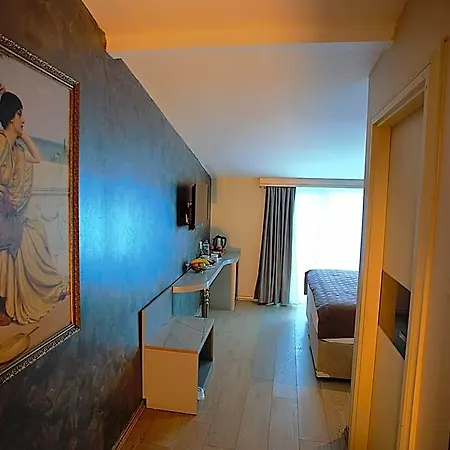 Adamel Hotel 4*