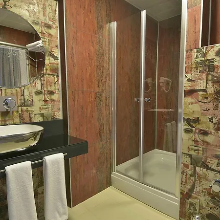 Adamel Hotel 3*