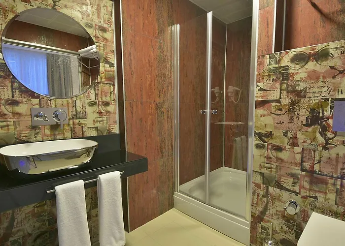 Adamel Hotel 4*